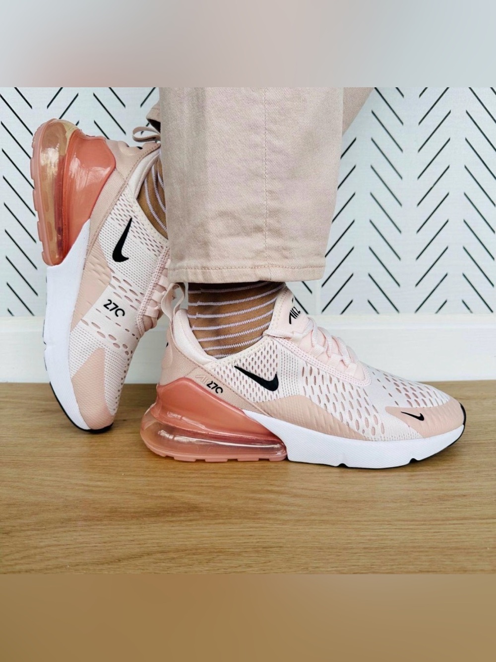 Nike Air Max 270 Women’s Sneakers in Blush Pink and Black